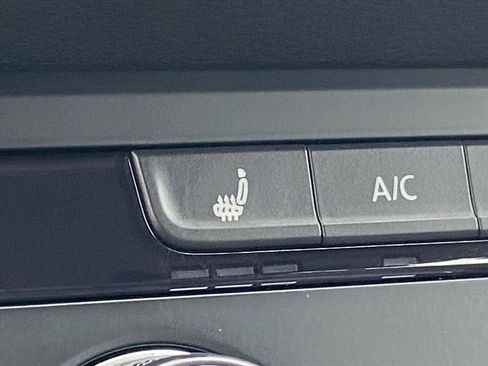 Certified 2022 Volkswagen Taos S image 17