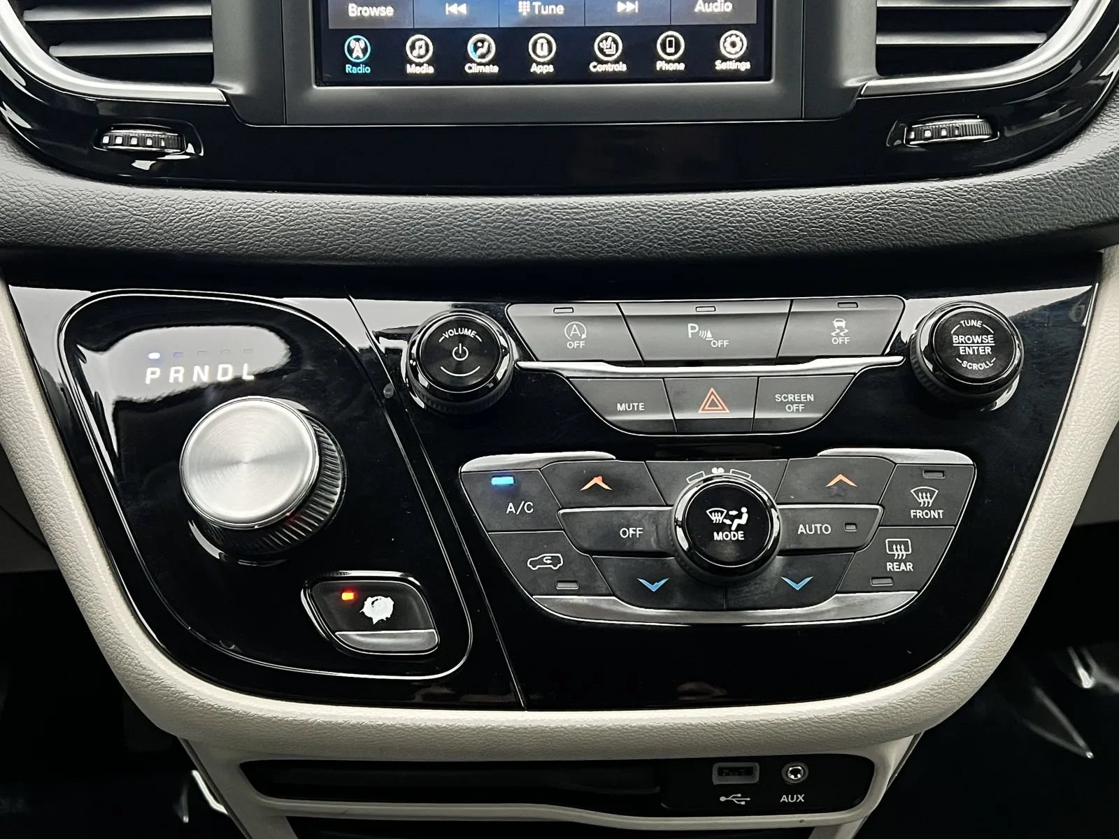 Used 2019 Chrysler Pacifica Touring-L FWD image 33