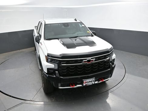 Used 2024 Chevrolet Silverado 1500 ZR2 AWD/4WD image 25