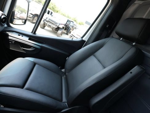 Used 2022 Mercedes-Benz Sprinter 4500 image 30