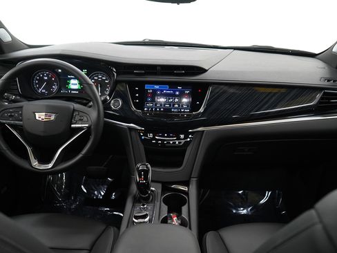 Used 2025 Cadillac XT6 Premium Luxury w/ Technology Package image 13