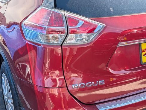 Used 2015 Nissan Rogue S w/ S Family Package AWD/4WD image 17