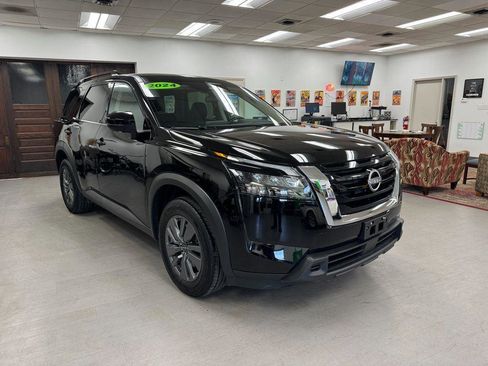 Used 2024 Nissan Pathfinder SV image 28