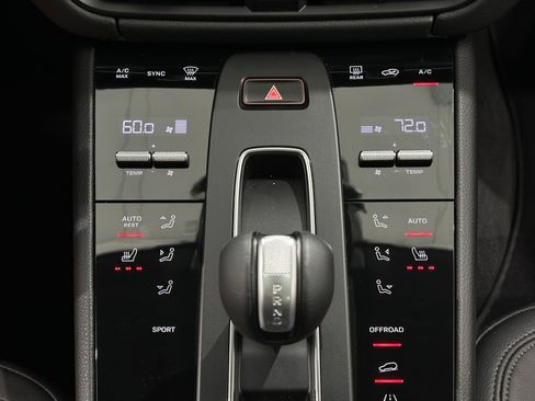 Certified 2024 Porsche Macan image 37