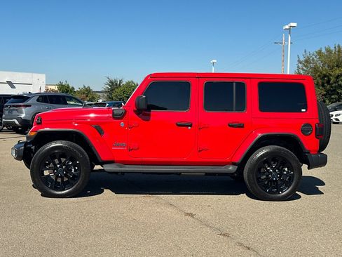 Used 2025 Jeep Wrangler Unlimited Sahara AWD/4WD image 7
