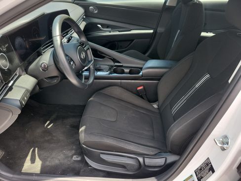 Used 2025 Hyundai Elantra SEL FWD image 5