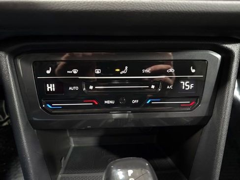 Used 2023 Volkswagen Tiguan SE w/ Panoramic Sunroof Package image 20