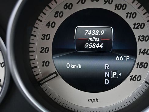 Used 2014 Mercedes-Benz E 350 Sedan image 32