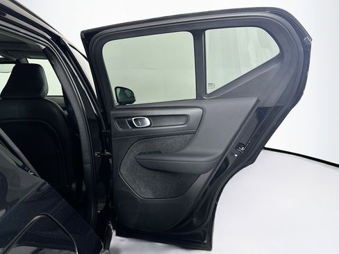 Used 2024 Volvo XC40 B5 Plus w/ Climate Package image 32