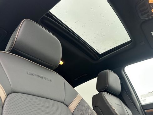 New 2026 GMC Canyon Denali image 18