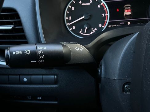 Used 2025 Nissan Rogue SV image 35