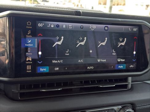 Used 2025 Jeep Gladiator Rubicon w/ Convenience Group image 18