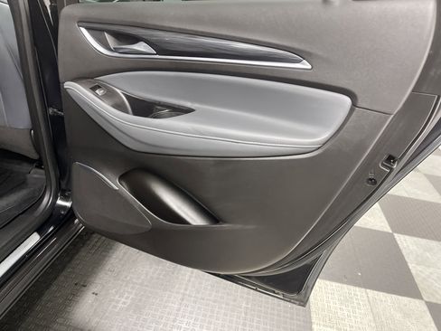 Used 2020 Buick Enclave Essence image 19