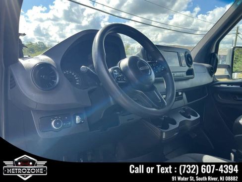 Used 2019 Freightliner Sprinter 3500 w/ Premium Package image 19