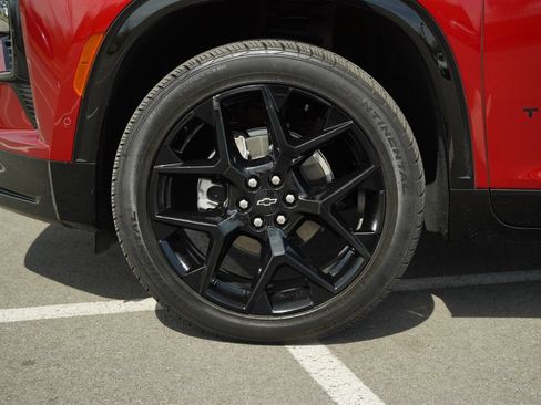 Used 2025 Chevrolet Traverse RS AWD/4WD image 10