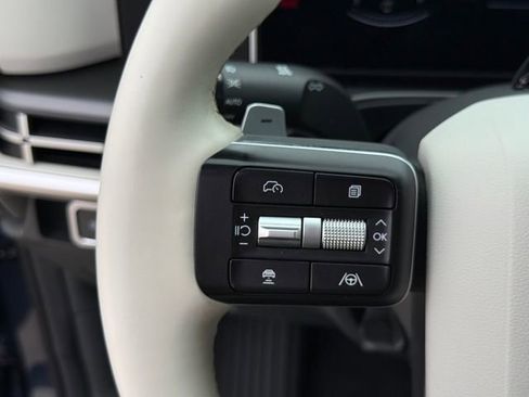 Used 2025 Hyundai Santa Fe SEL FWD image 18
