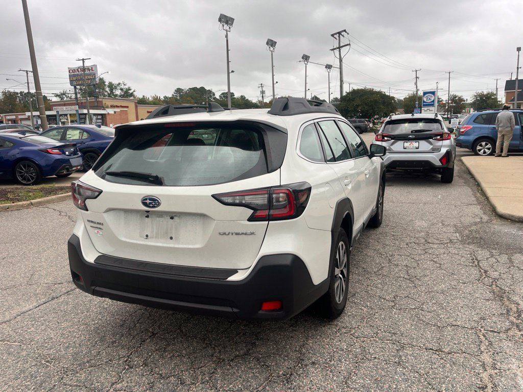 Used 2025 Subaru Outback AWD/4WD image 4