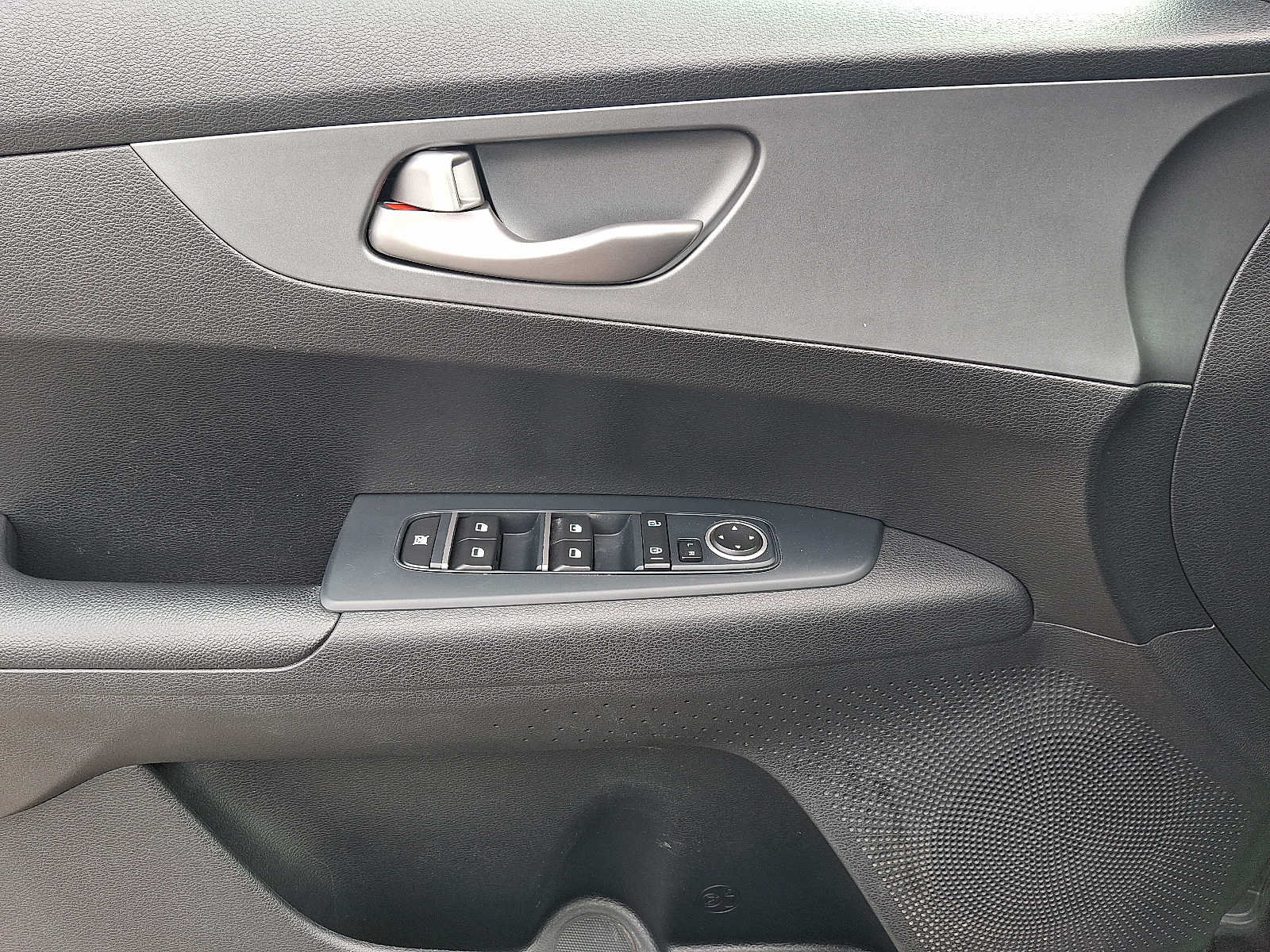 Used 2020 Kia Forte LXS FWD image 12