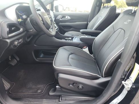 New 2026 Chrysler Pacifica Limited w/ S Appearance Package image 20