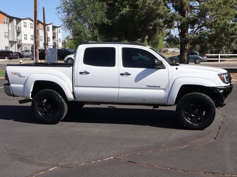 Used 2010 Toyota Tacoma 4x4 Double Cab image 3