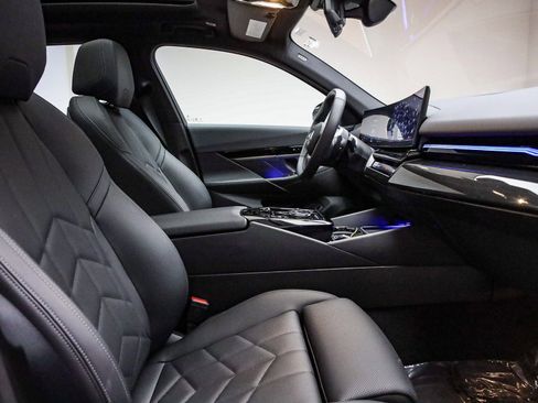 Used 2025 BMW 530i image 18