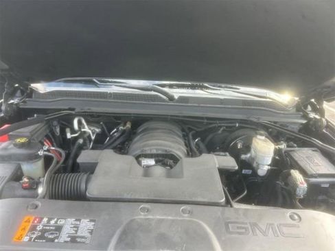 Used 2019 GMC Yukon XL SLT w/ Graphite Performance Edition image 4