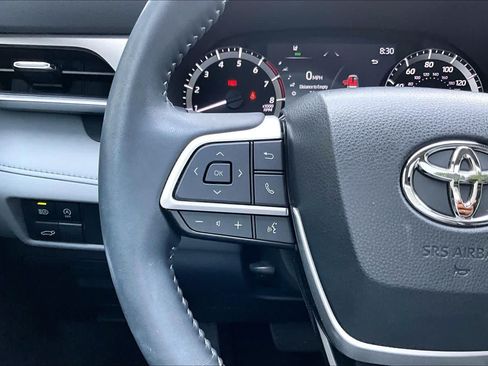 Used 2023 Toyota Highlander XLE FWD image 24