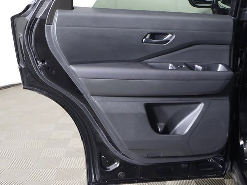 Used 2024 Nissan Pathfinder S image 22