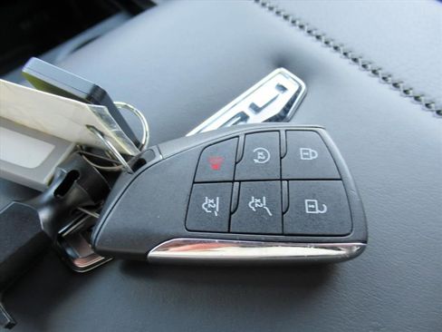 Used 2025 GMC Yukon XL Denali RWD image 27