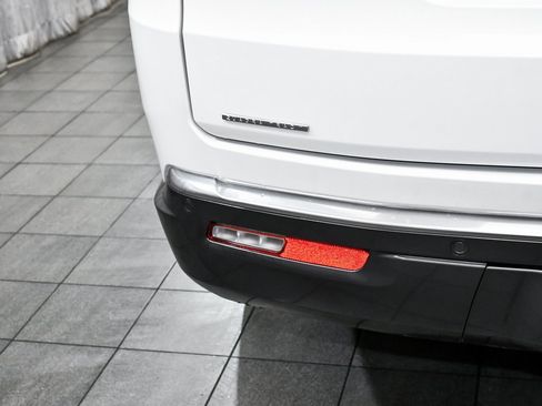 Used 2022 Jeep Wagoneer Series III w/ Premium Group I image 88