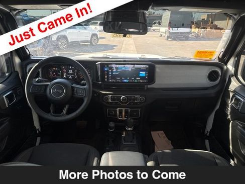 Used 2025 Jeep Wrangler Sport AWD/4WD image 10