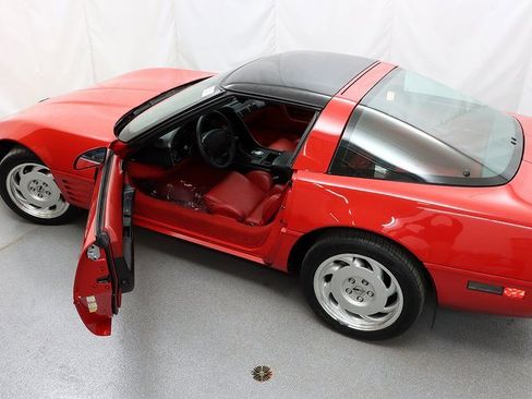 Used 1992 Chevrolet Corvette Coupe image 10