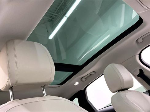 Used 2017 Jaguar F-PACE Prestige image 13