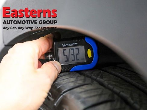 Used 2024 GMC Terrain SLT image 29