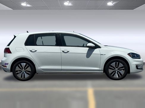 Used 2018 Volkswagen e-Golf SE FWD image 7