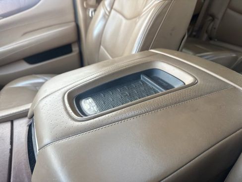 Used 2016 Cadillac Escalade Platinum image 29
