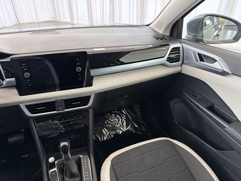 New 2026 Volkswagen Taos SE FWD image 28