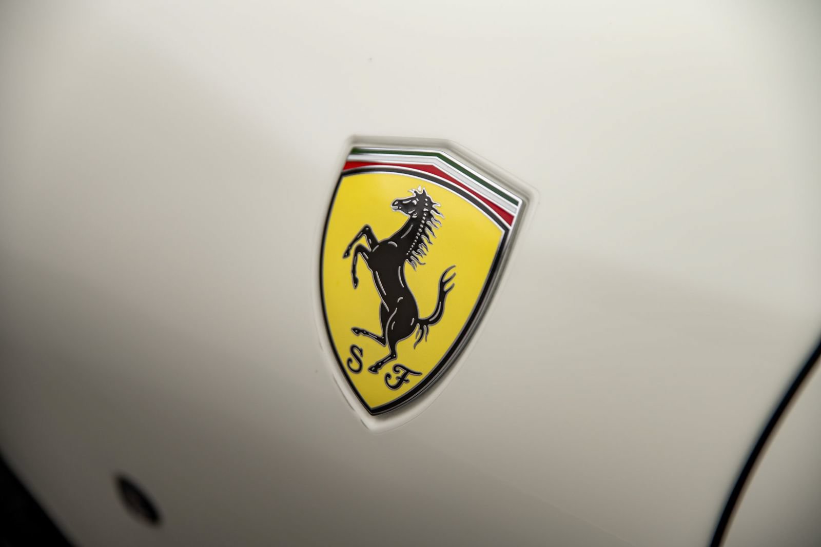 Used 2025 Ferrari Roma Spider RWD image 43