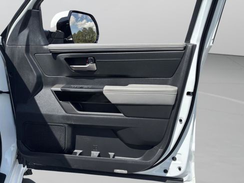 Used 2025 Toyota Tundra Limited image 40