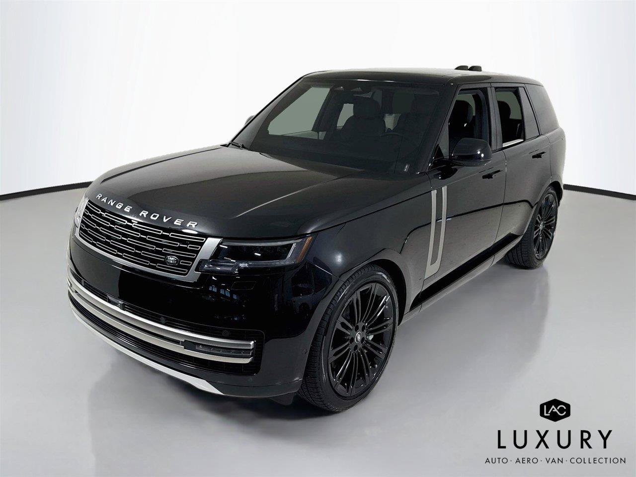 Used 2024 Land Rover Range Rover SE AWD/4WD image 3