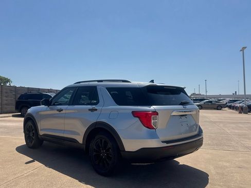 Used 2020 Ford Explorer XLT w/ Equipment Group 202A RWD image 16