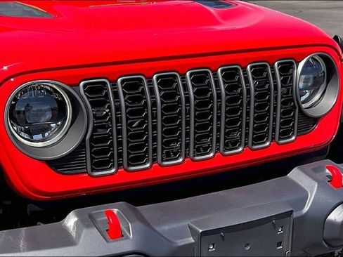 Used 2025 Jeep Wrangler Unlimited Rubicon w/ Convenience Group AWD/4WD image 31