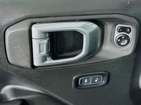 Used 2020 Jeep Wrangler Rubicon w/ Uconnect 4C Nav & Sound Group image 23