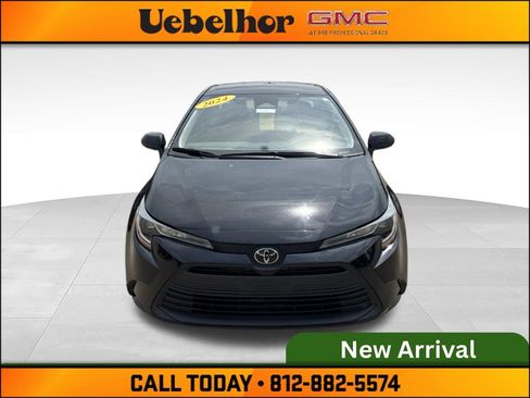 Used 2024 Toyota Corolla LE FWD image 2