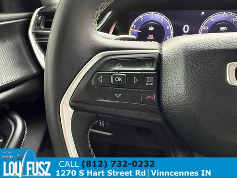 Used 2023 Jeep Grand Cherokee Laredo image 17