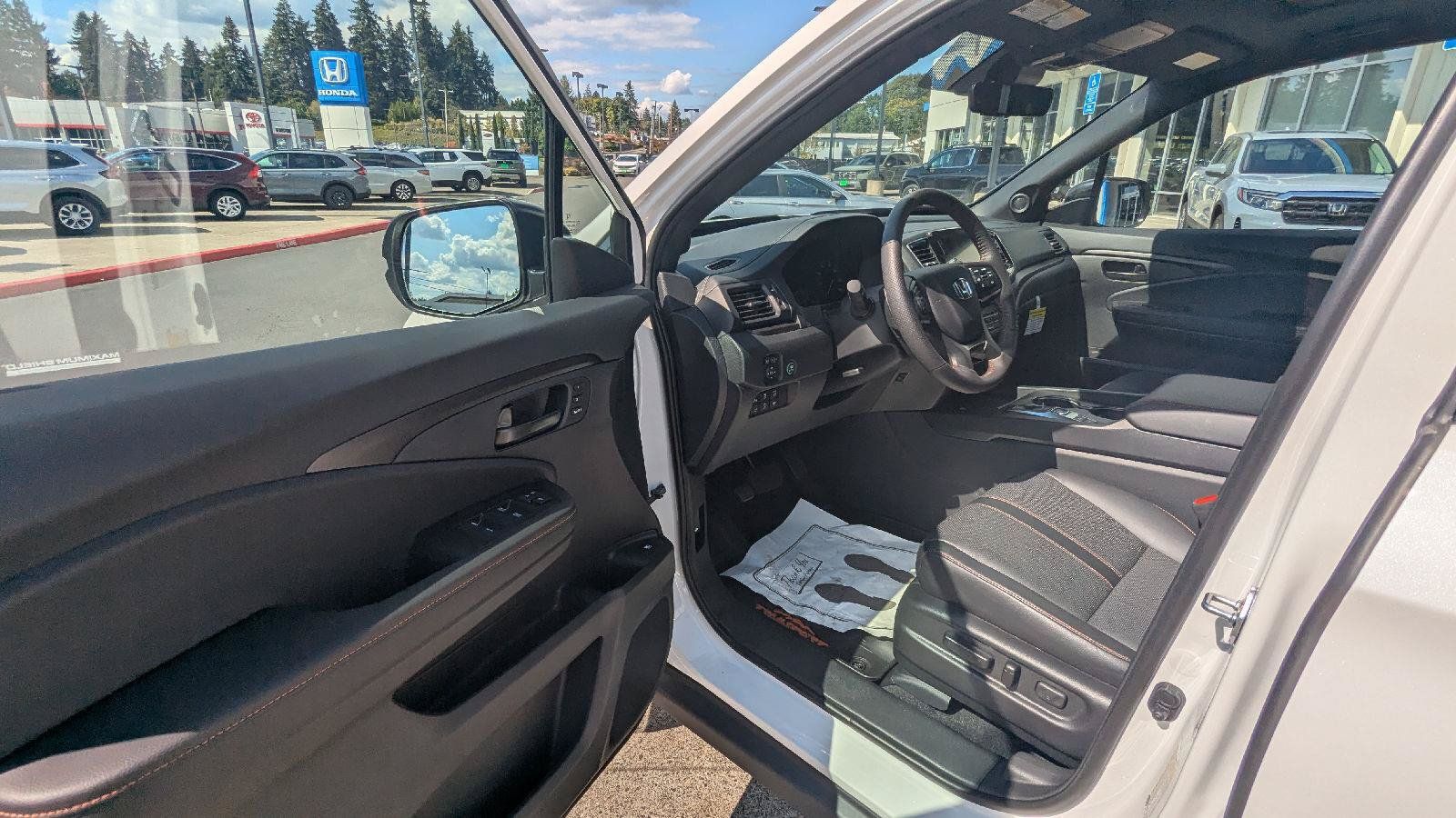 Used 2025 Honda Ridgeline TrailSport+ image 11