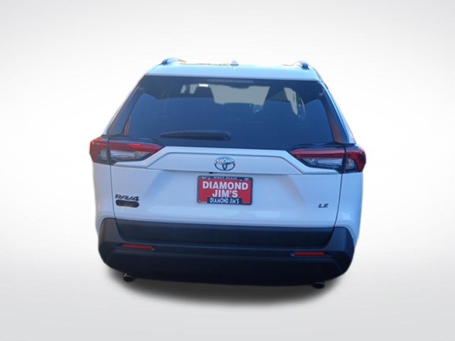 Used 2021 Toyota RAV4 LE FWD image 4