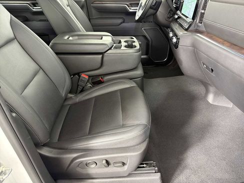 Used 2025 GMC Sierra 1500 SLT AWD/4WD image 11