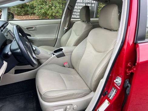 Used 2013 Toyota Prius Four w/ Deluxe Solar Roof Pkg FWD image 25