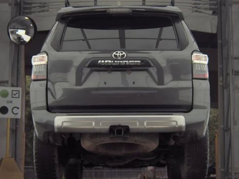 Used 2016 Toyota 4Runner Trail Premium AWD/4WD image 7